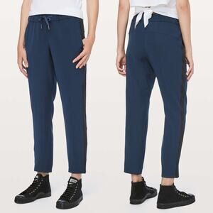 LULULEMON On The Fly Pant Woven Track Stripe Size 6 True Navy / Black
